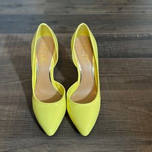 BCBG - 7.5 - canary yellow heels
